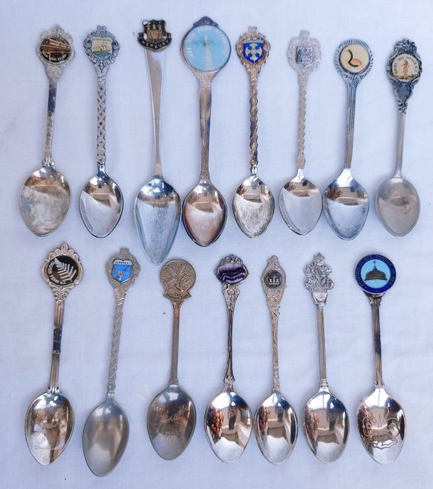 Pachet 15 lingurite suvenir placate cu argint, de colectie, anul 1990