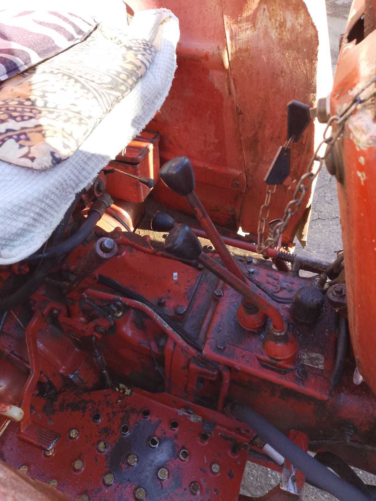 De vânzare Tractor UTB 550
