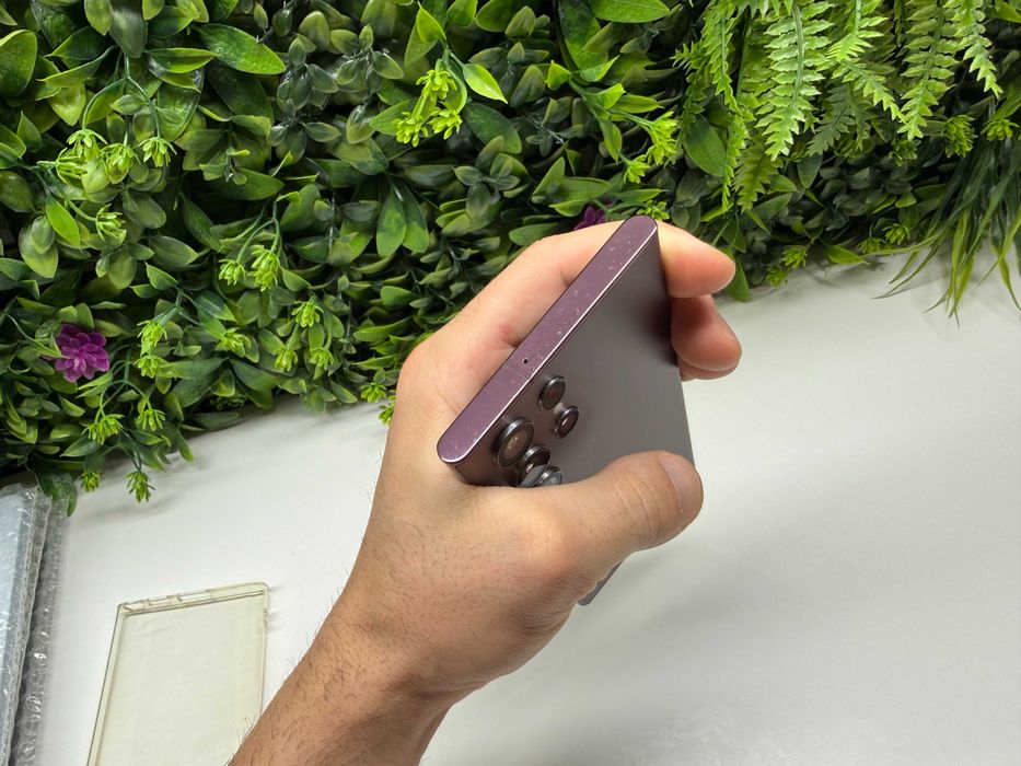 Samsung Galaxy S22 Ultra 256GB 12GB Ram Burgundy