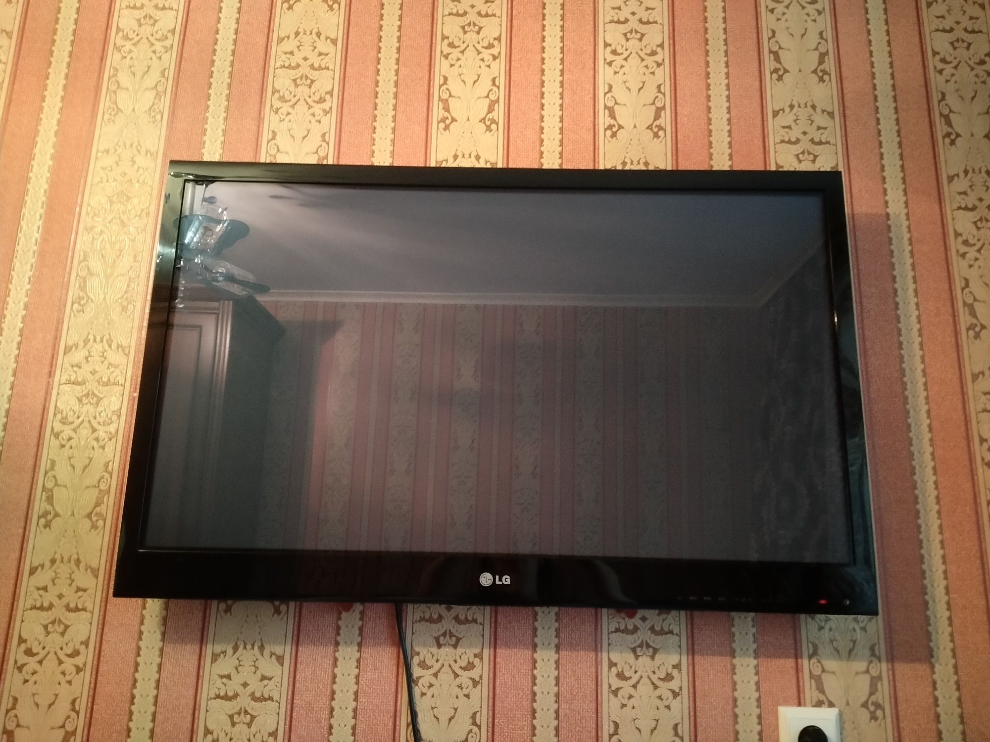 Телевизор LG плазменный в подарок кронштейн для телевизора