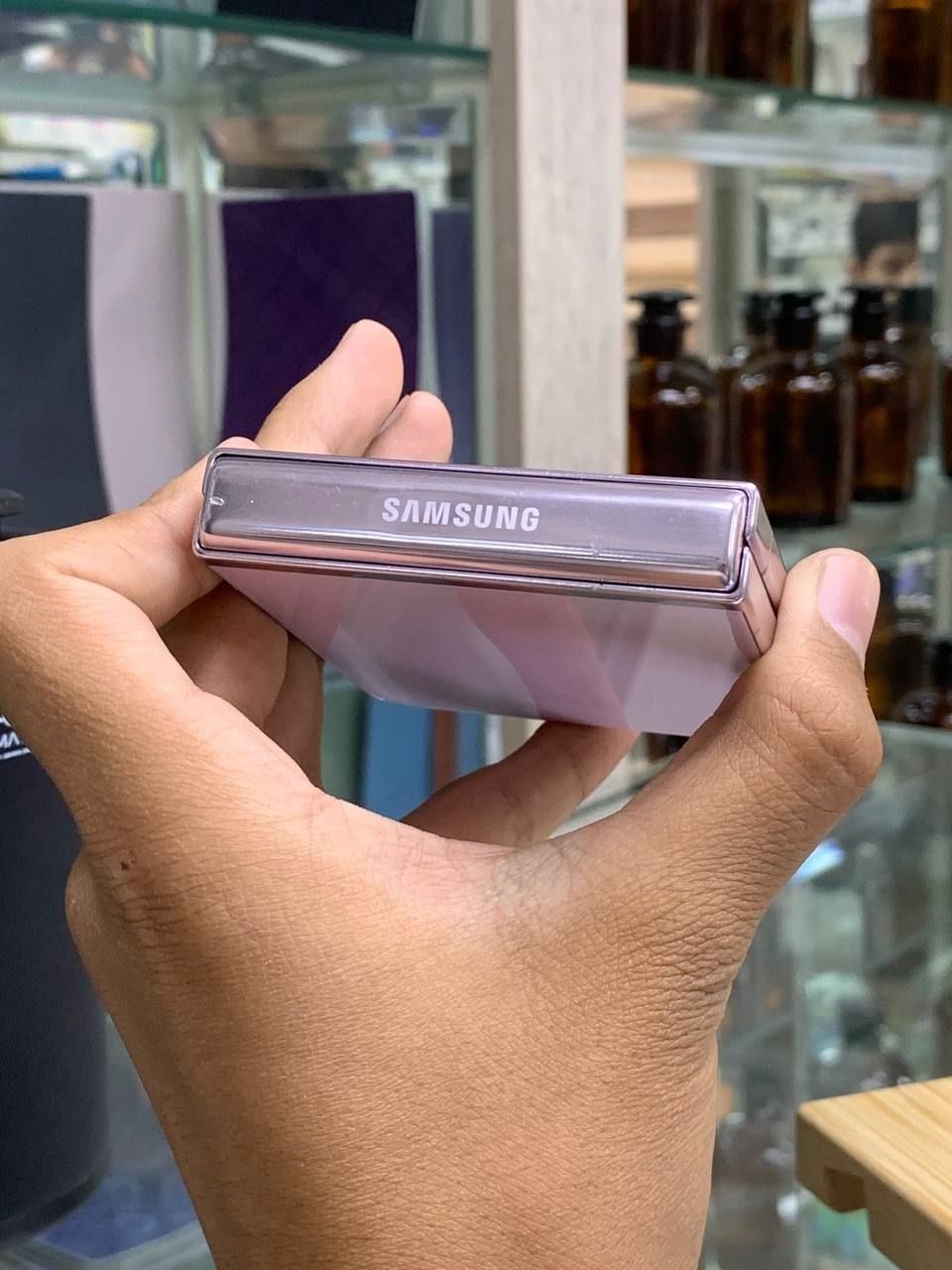 Samsung galaxy z flip 5 5G 8/256gb holati ideal