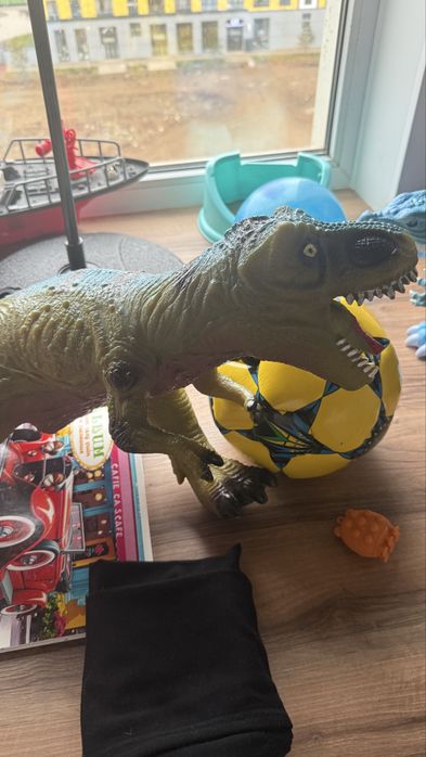 Игрушки/ динозаврры