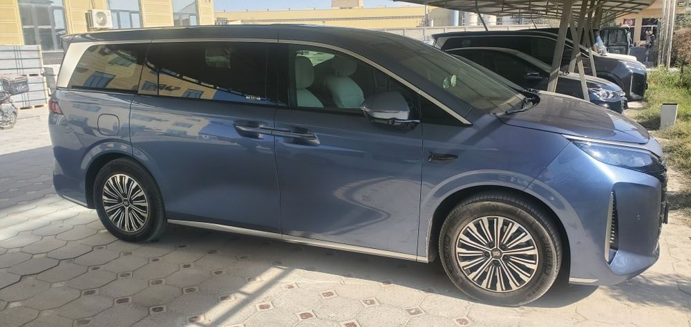 BYD XIA miniven srochna sotiladi