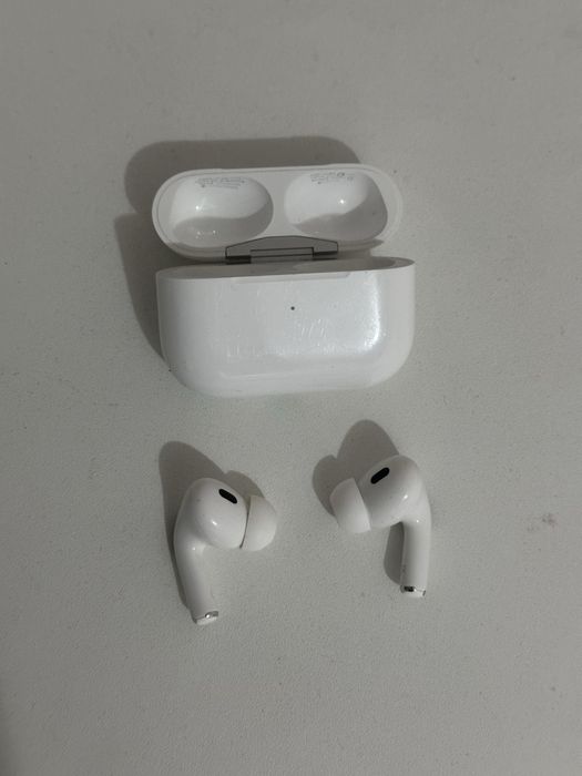 airpods pro2, есть маленькие не видные царапины, в хорошем состояний