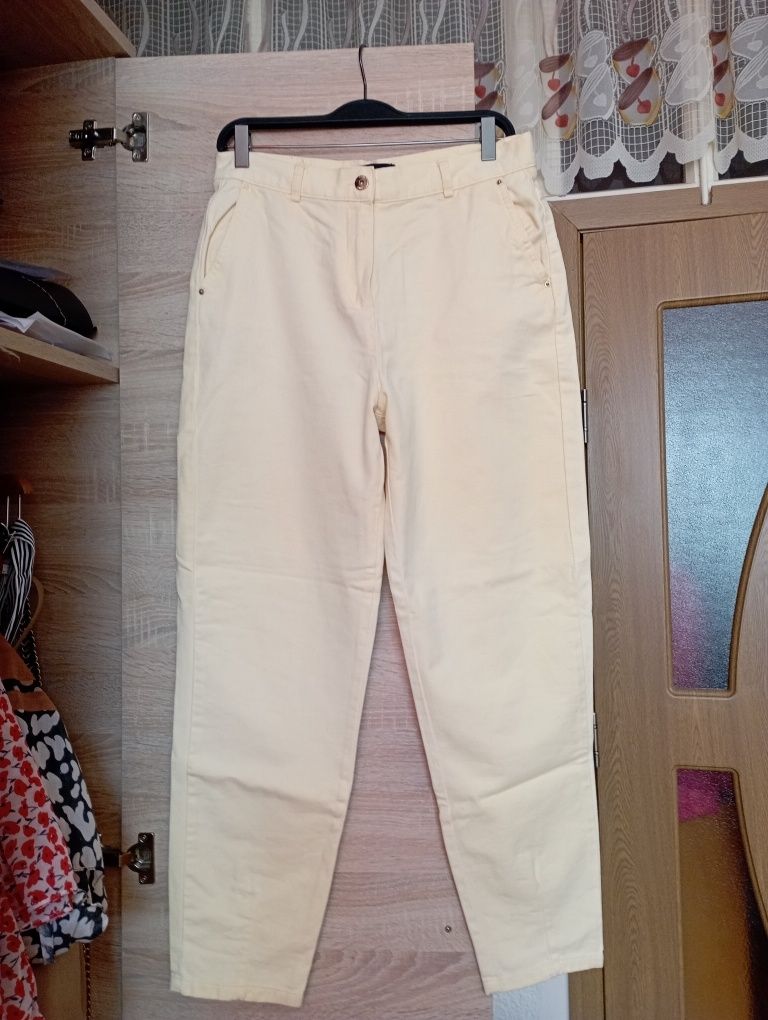 Pantaloni de blugi, culoare galben