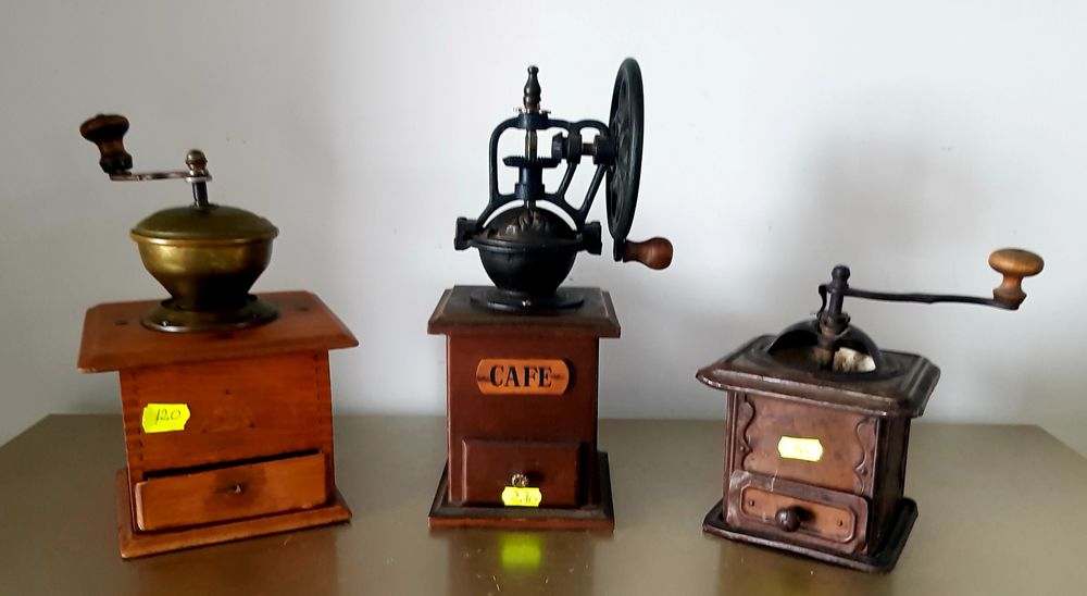 Râsnita veche din lemn și alamă