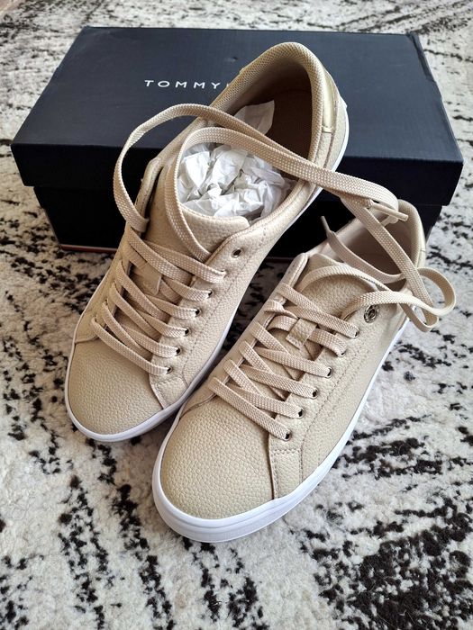 Дамски кецове Tommy Hilfiger