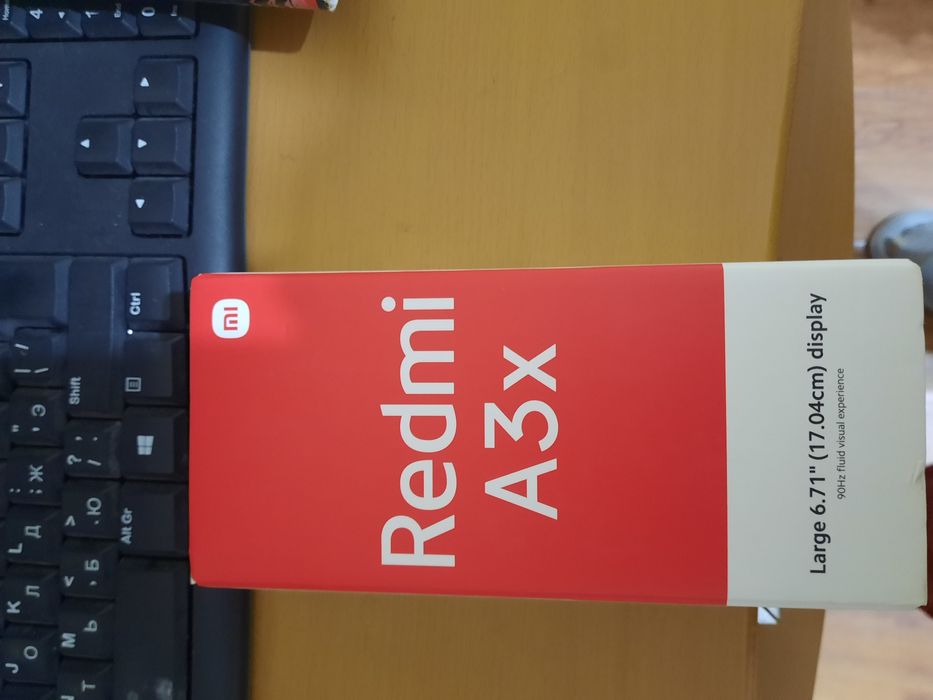 Продаётся телефон Редми.