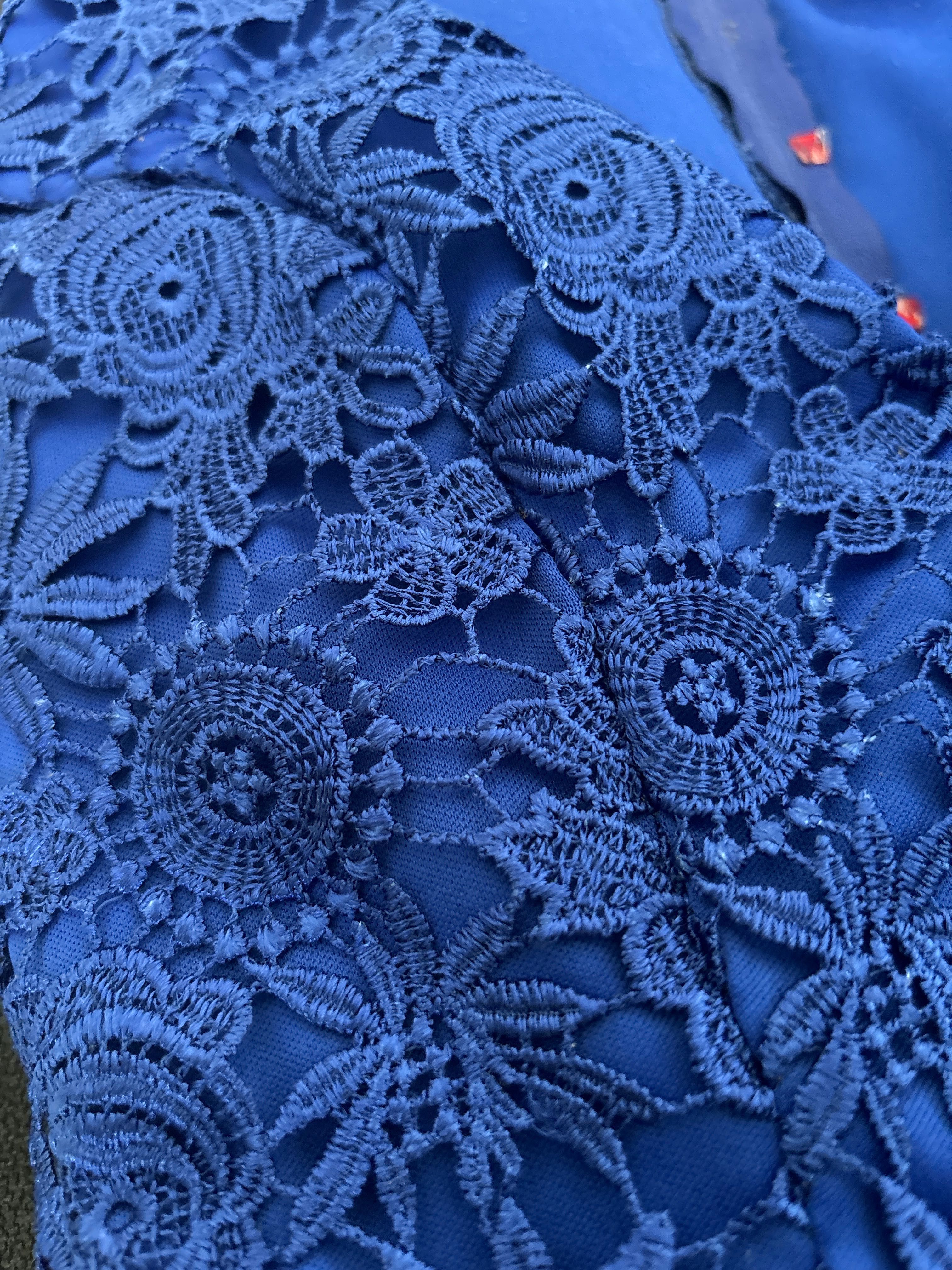 Rochie din dantelă, albastru-metalizat