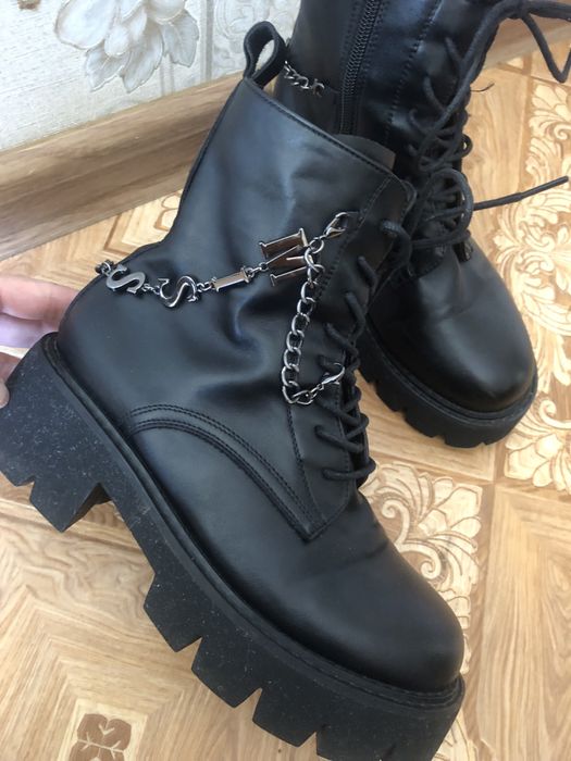 Продам демисезонные сапоги
