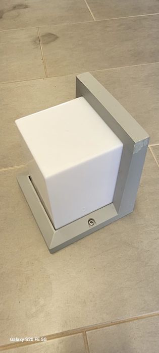 Lampa exterior de perete