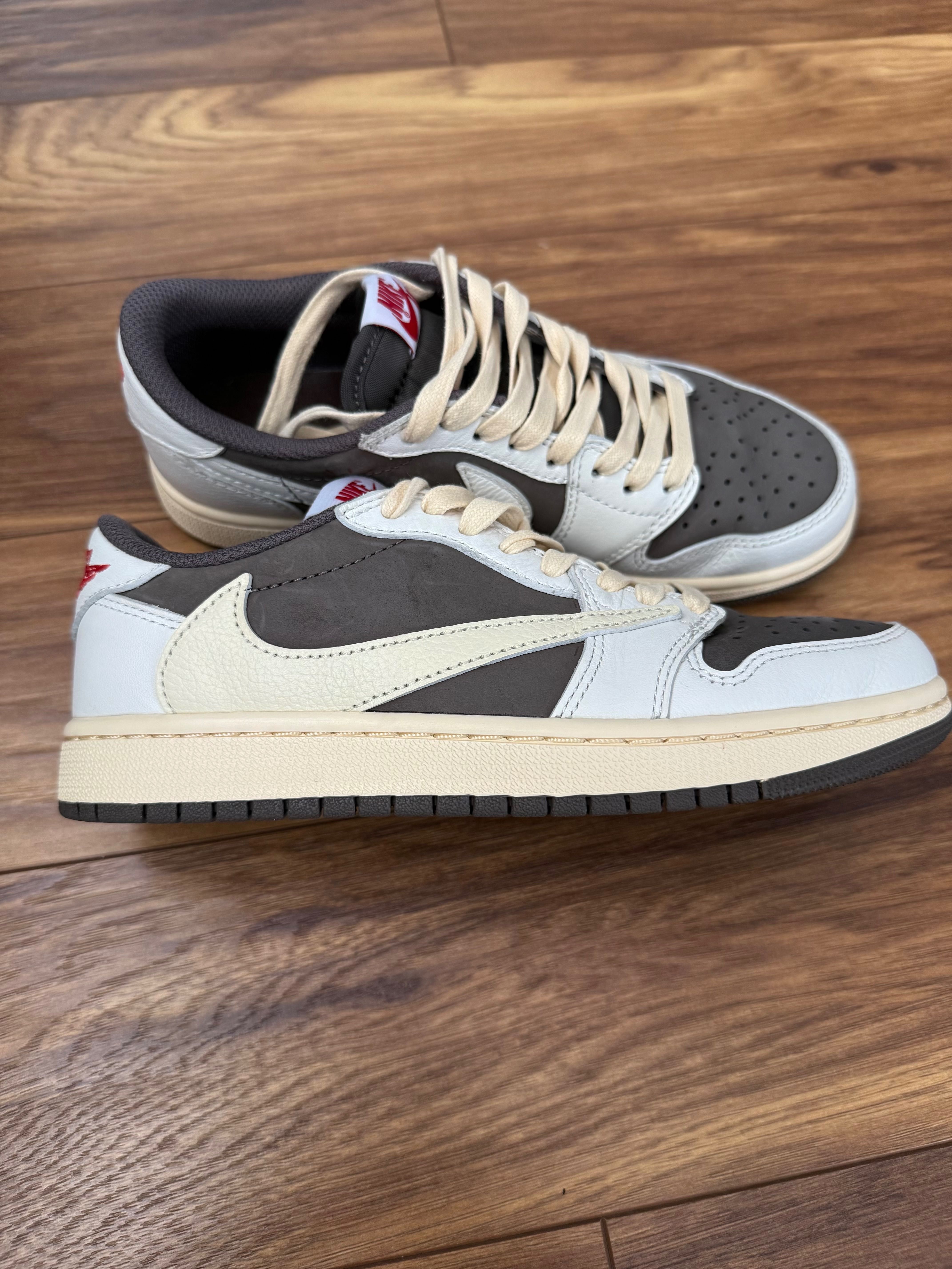 готини маратонки Nike Air Jordan 1 Low Travis Scott унисекс