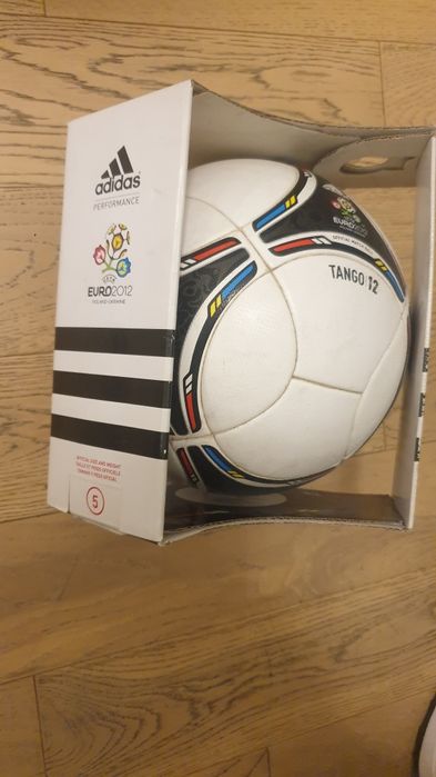 Футболна топка Adidas Tango 12 Euro 2012