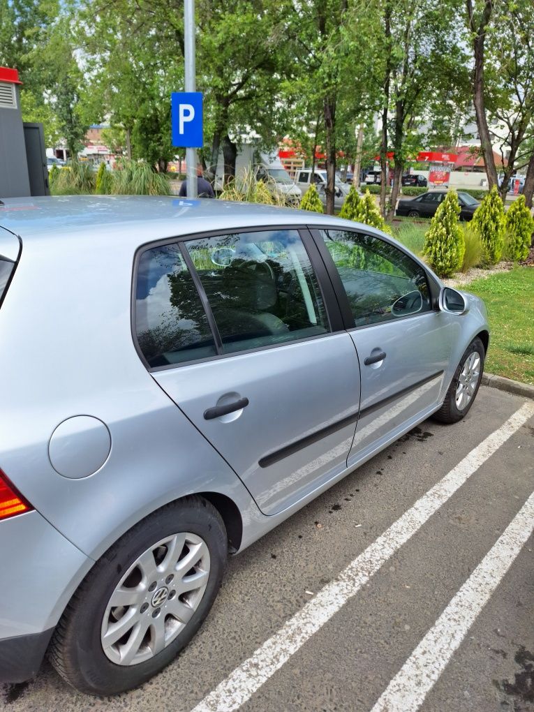 Vând vw golf 5 1.6 mpi