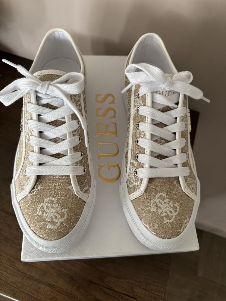 Дамски кецове Guess