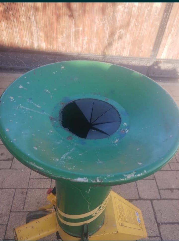 Tocătoare fructe și crengi
