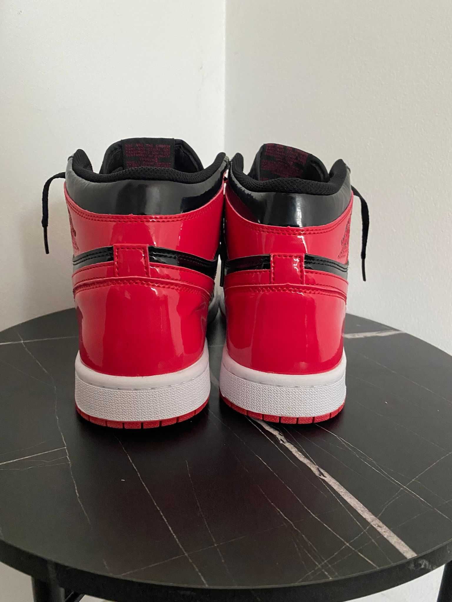 Air Jordan 1 High Patent Bred