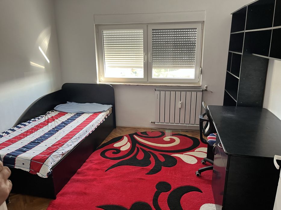 Ofer spre inchiriere apartament 3 camere decomandate,zona Garii