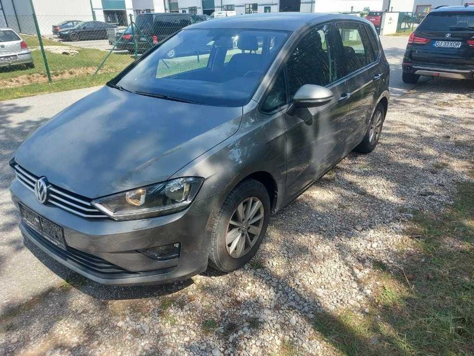 Dezmembrez Vw Sportsvan 1.6 Tdi CXXA 90 cai 5 trepte manual 118.000 km