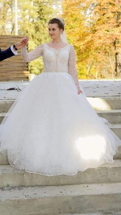 Vând rochiță de mireasă