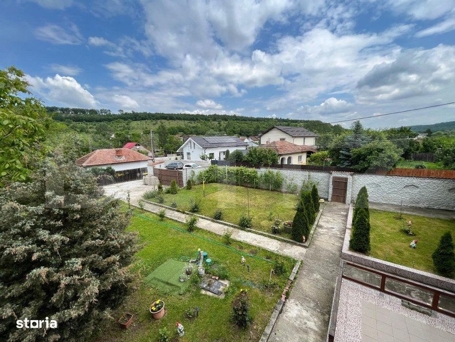 Casa P + M 369 mp utili, teren 1.515 mp, foisor, Leamna de Sus