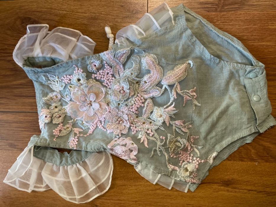 Бебешки плейсют с ръчно шита дантела