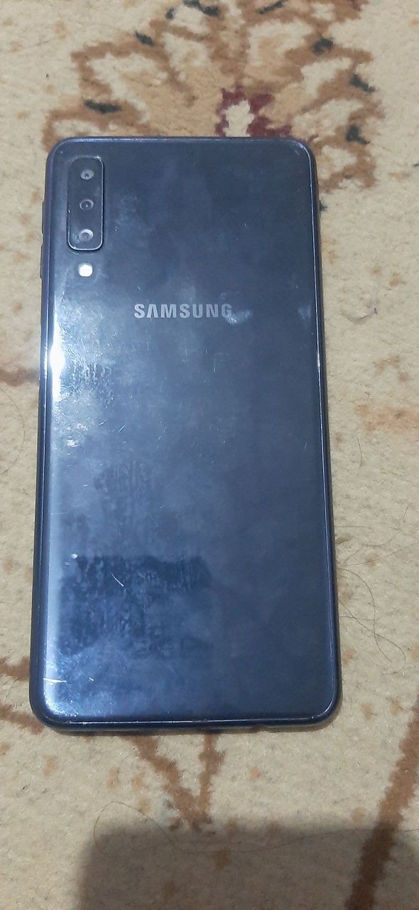 Samsung A7 2018 sotiladi Obmen bor dop bor