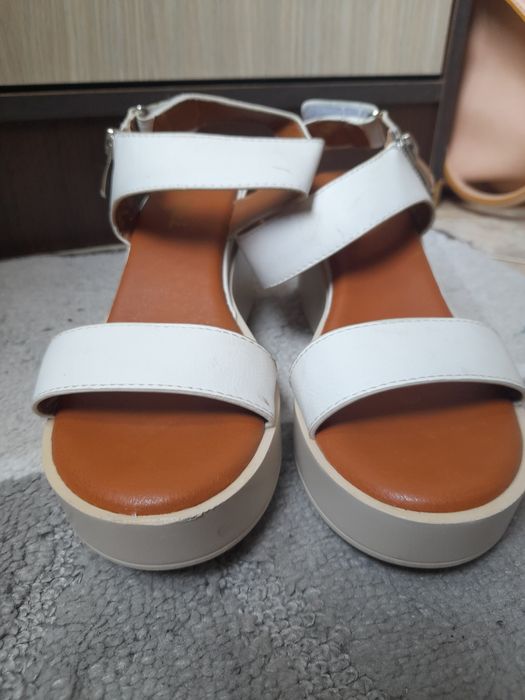 Vând sandale dama mărimea 38