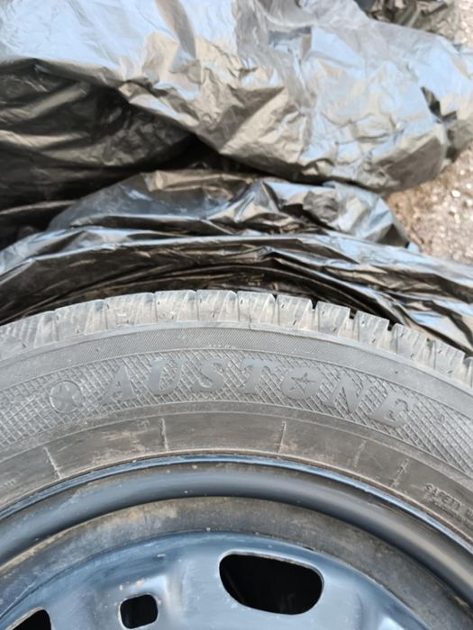 Чисто Нови  гуми 185/60/R14 от VW polo 2007,но стават и за Audi and Sk