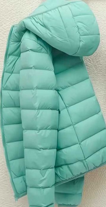 продам новую куртку с капюшоном, размер 42-44