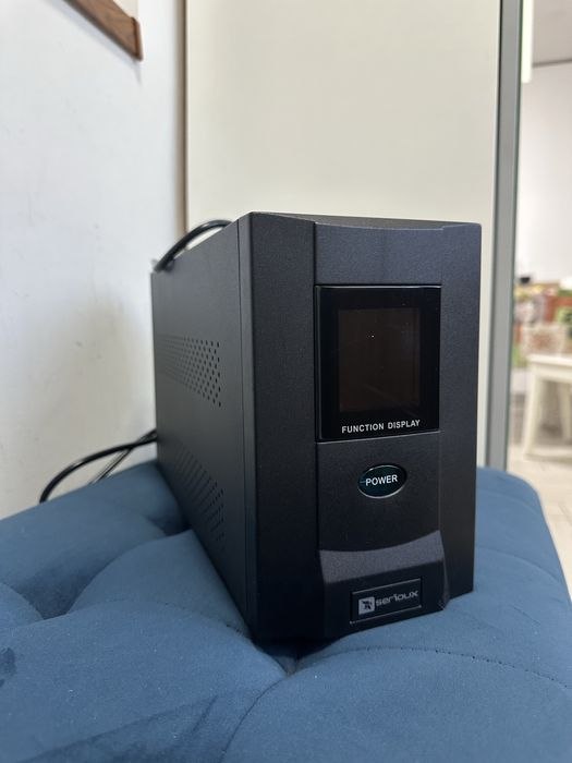 UPS Serioux ProtectIT 1000S – 600W, Display LCD, stare excelentă