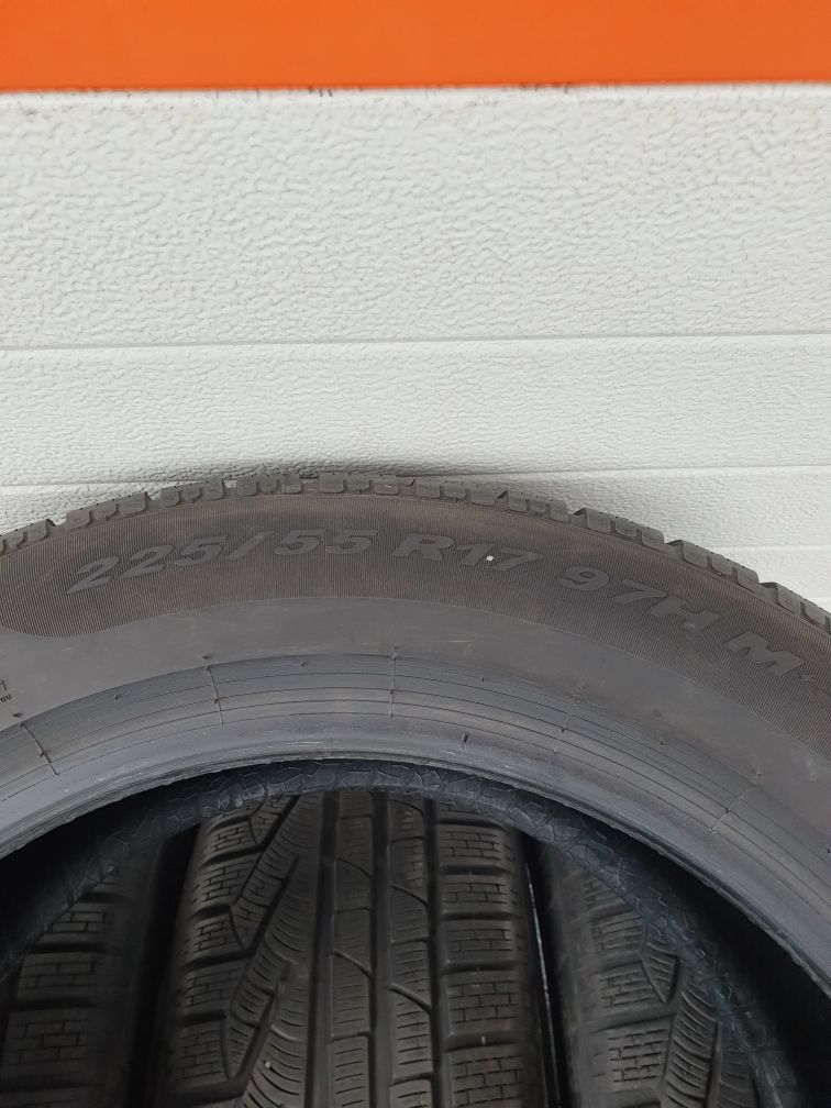 Зимни гуми 4 броя PIRELLI SottoZero 225 55 R17 дот 2318