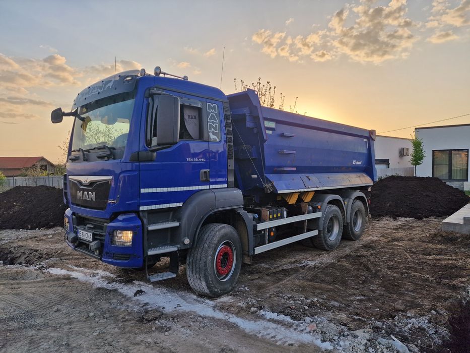 Beton concasat / drumuri / piatră/ compactor