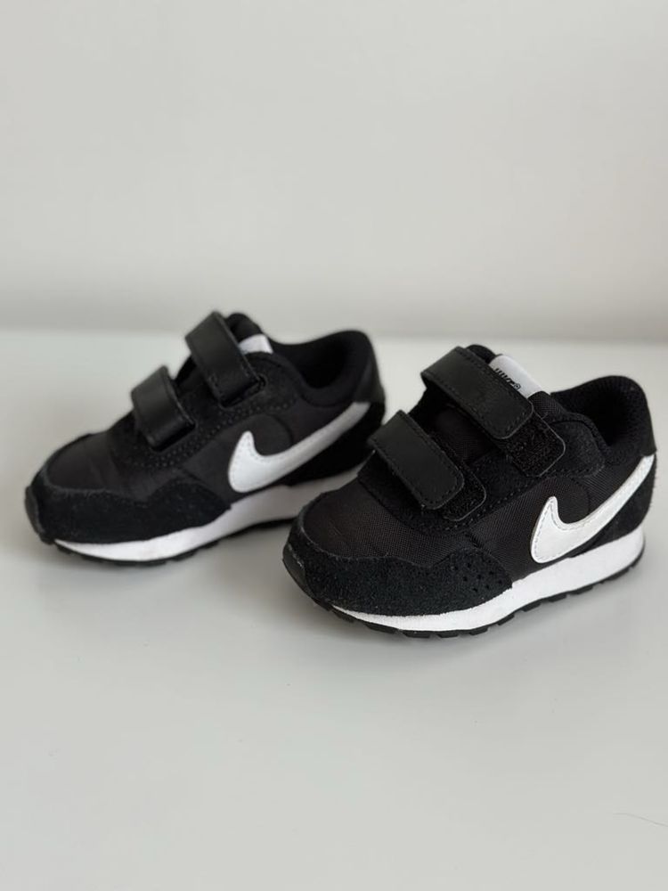 Маратонки Nike MD Valiant