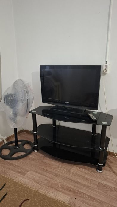 Продам телевизор с подставкой