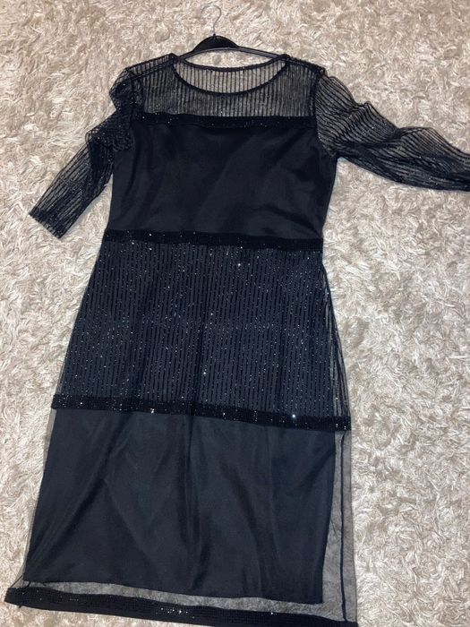 Vând rochie neagră cu pietricele