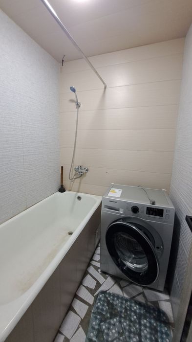 Чирчик шахар 
8-микрораён чинара 
#3-хона 4-этаж 
Квартира ижарага б