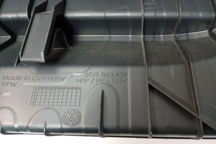 Ornament  fusta portbagaj combi 5G9863459 Volkswagen VW Golf a 7-a ge