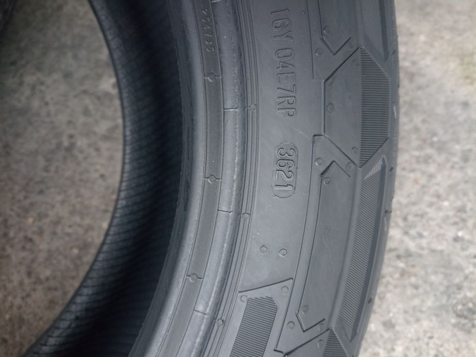 4 anvelope de iarna Continental 225/55 R17C.Pretul este pe bucata.