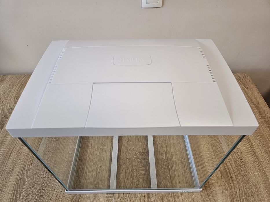 Аквариум Hailea K-45 с пълно оборудване – готов за нов живот!