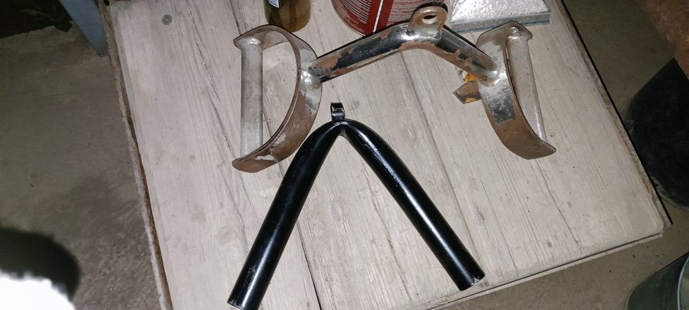 Рукоятка тяги блока для тренажеров.