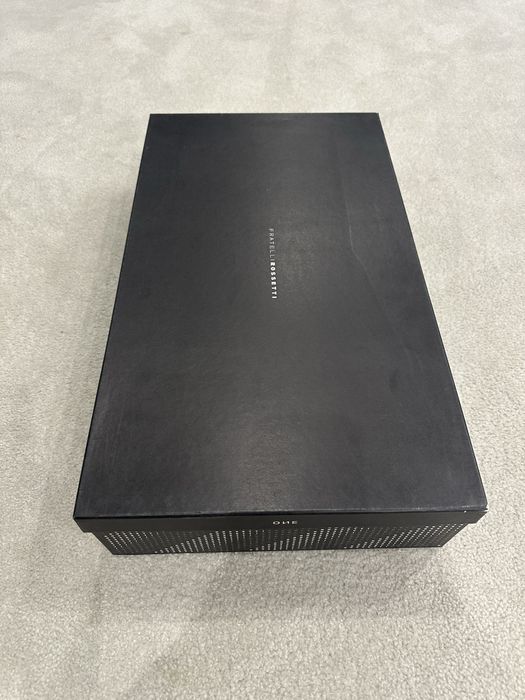 Ботуши от естествена кожа на Fratelli Rossetti.