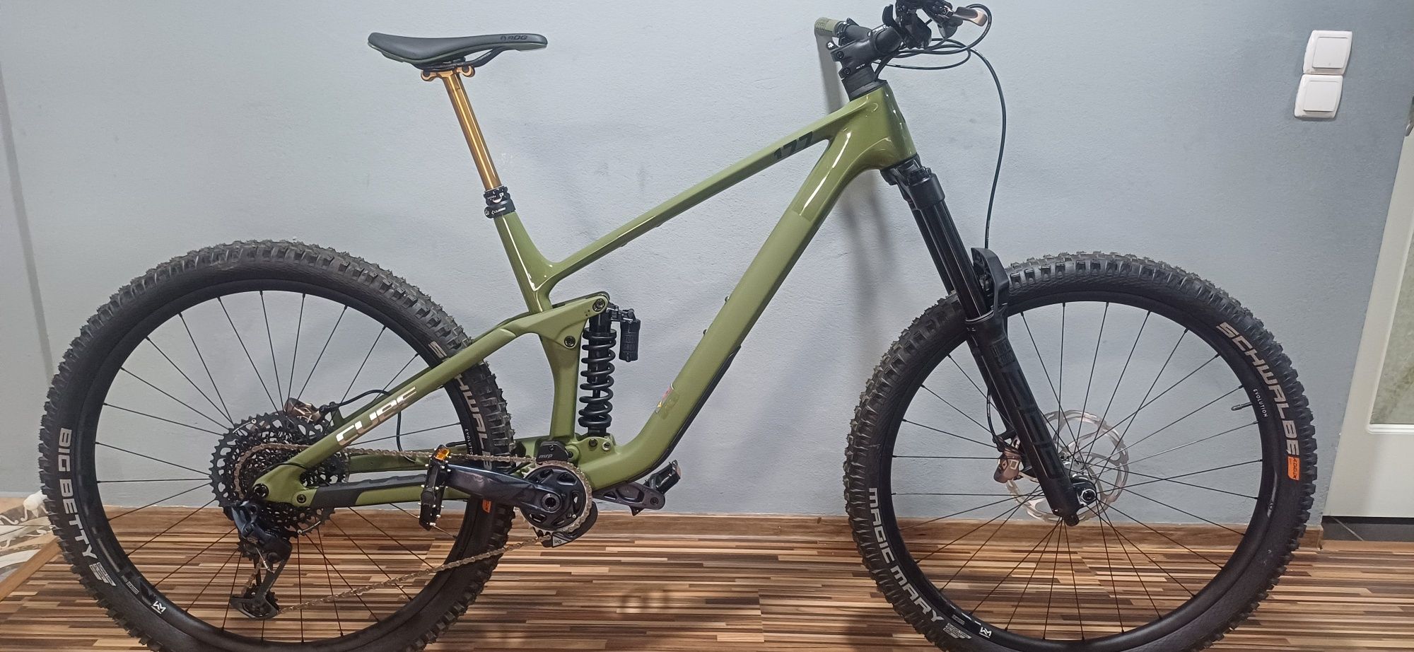 Cube full  177 carbon