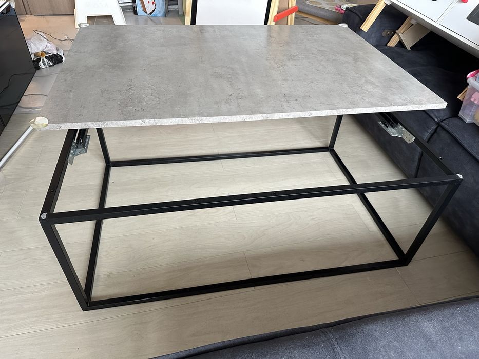 Маса с повдигащ механизъм