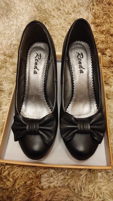 Дамски обувки на токче - чисто нови!



Чисто нови!