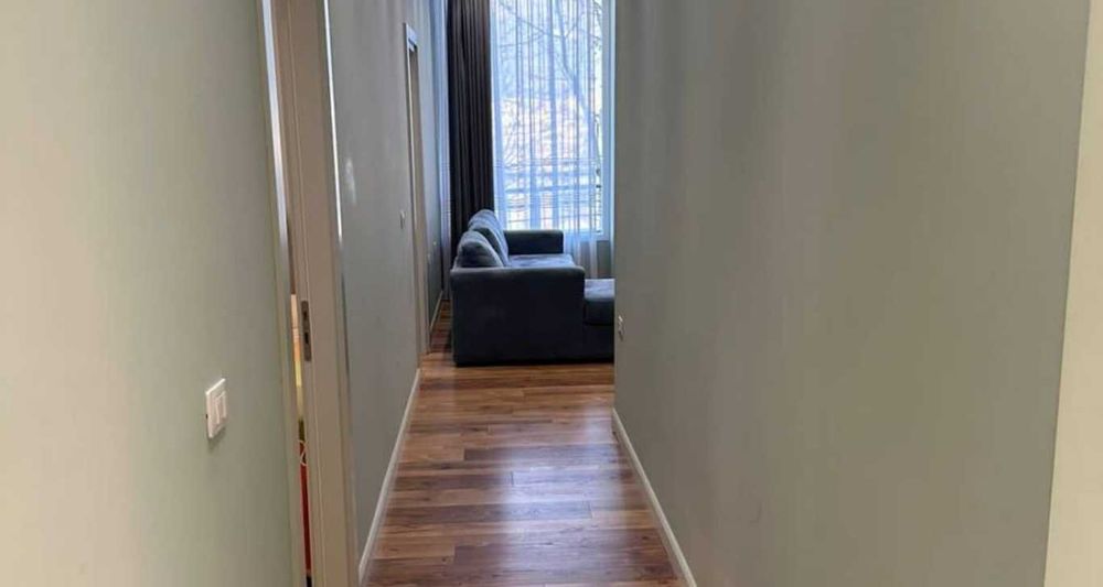 Продавам двустаен апартамент в Младост