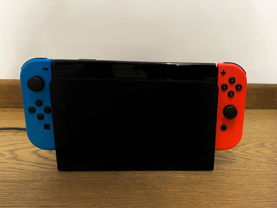 Nintendo Switch OLED + 3 jocuri Mario