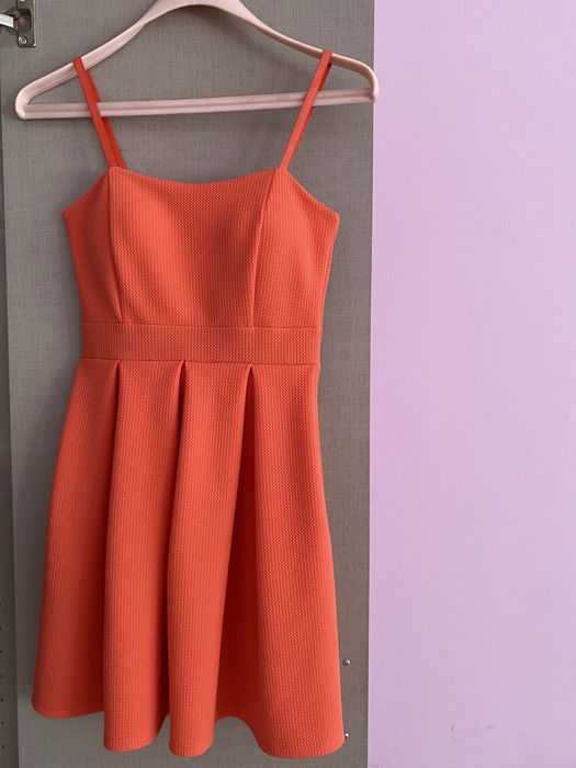 Рокли и поли рзалични марки Bershka Strafivarius New Yorker и други