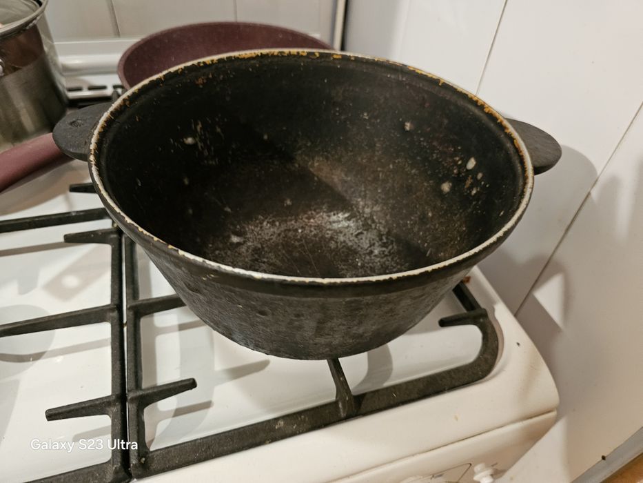 Продам посуду,недорого,казан,тарелки, чайник,хрусталь,сковорода