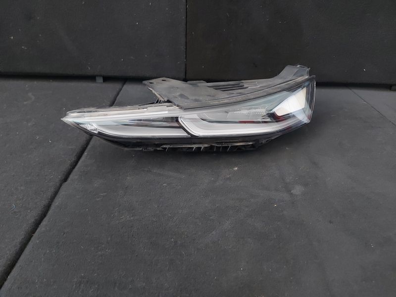 Леви фарове Hyundai Santa Fe 2020г. LED